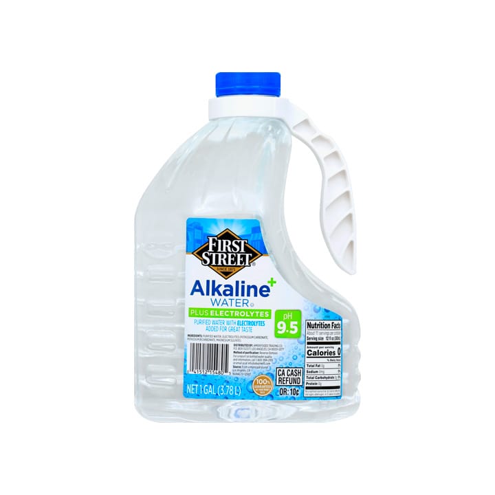 Agua alcalina First Street